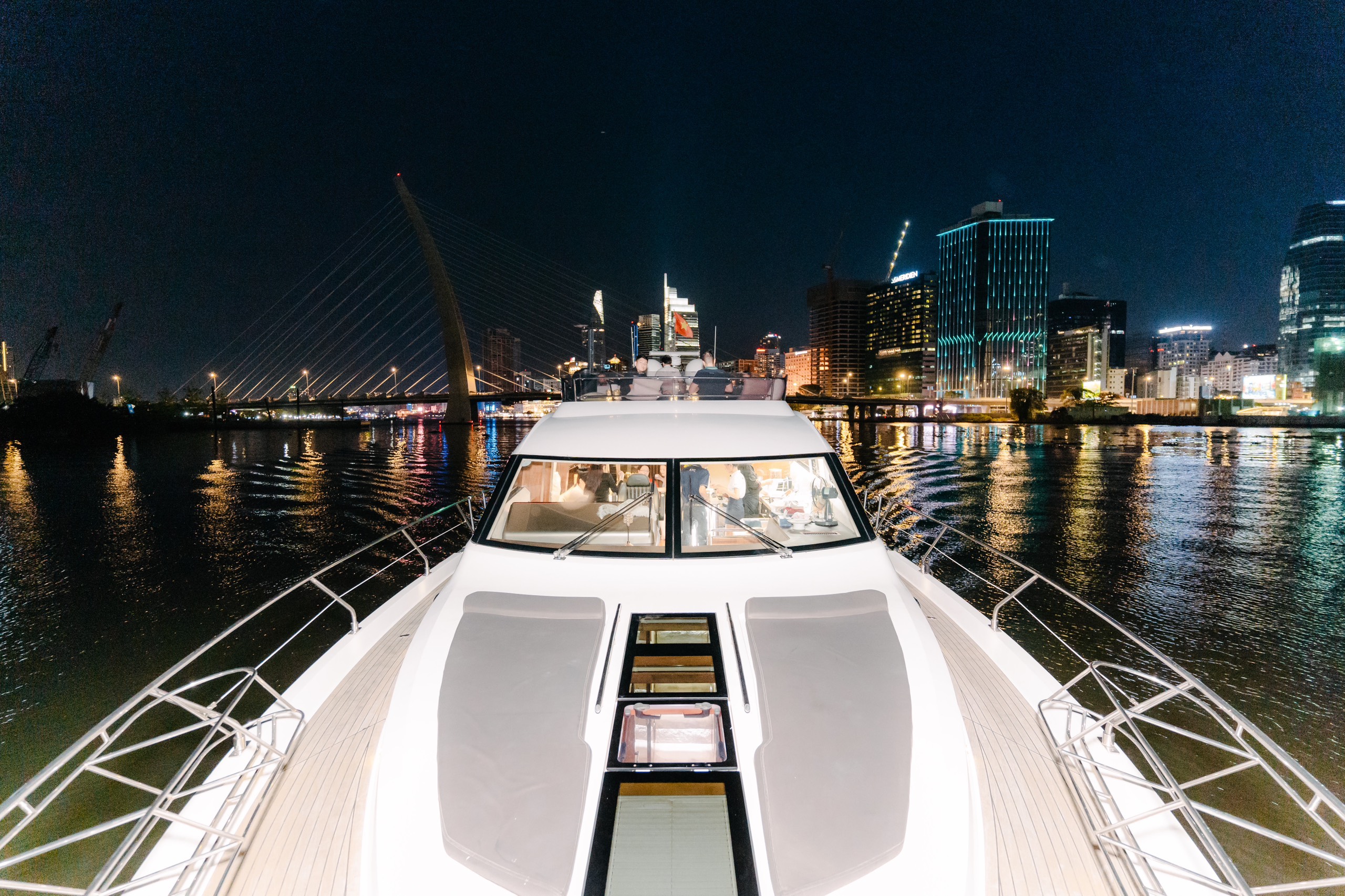 Du thuyền Galeon 660 Fly